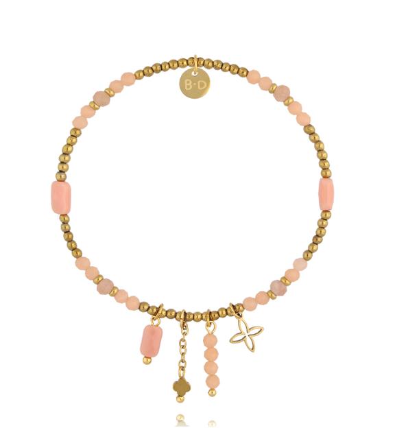 Bransoletka z kamieni w odcieniu pudrowego różu z zawieszkami BTW3572