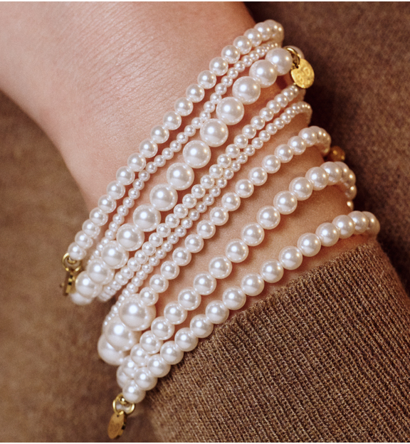 Bransoletka z białymi perłami BPE0145