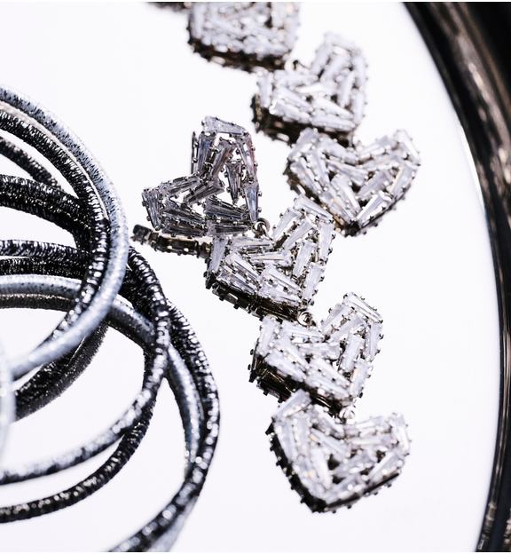 Kolczyki z kaskadą serc z kryształów KLU0187