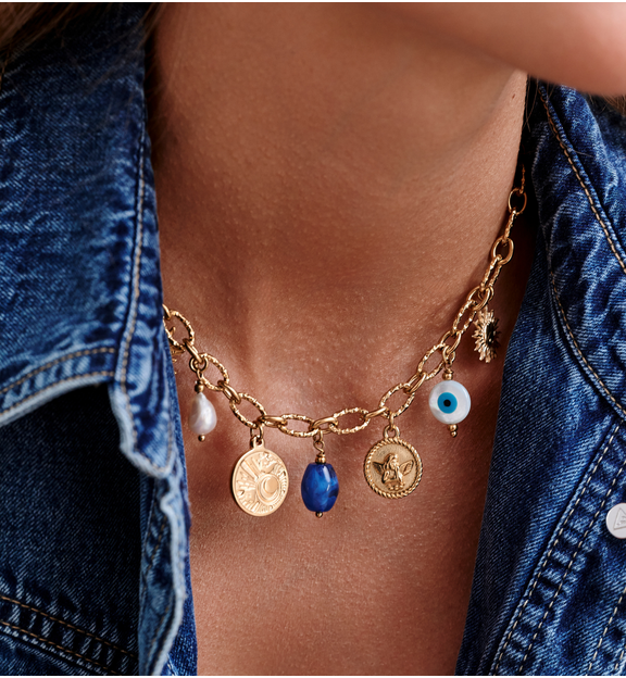 Naszyjnik z zawieszkami – słońce, medale i niebieskie talizmany NSY0734