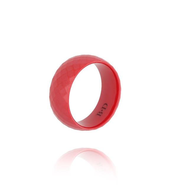 Obrączka z ceramiki czerwona fasetowana Feminine PFE0066