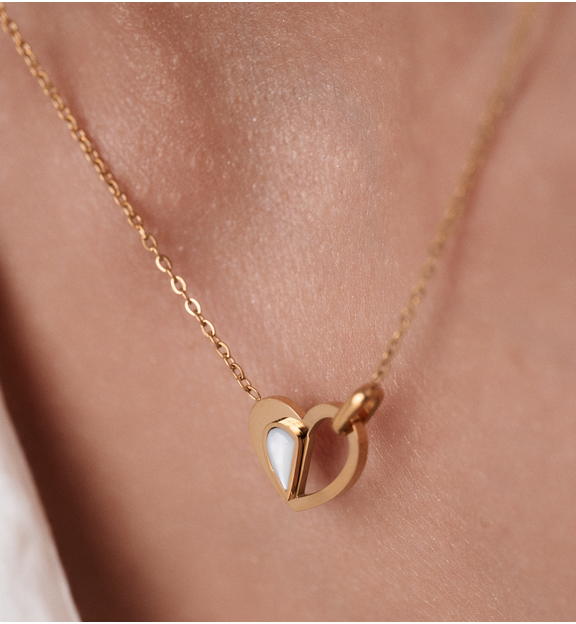 Naszyjnik z ażurowym sercem NSY0851