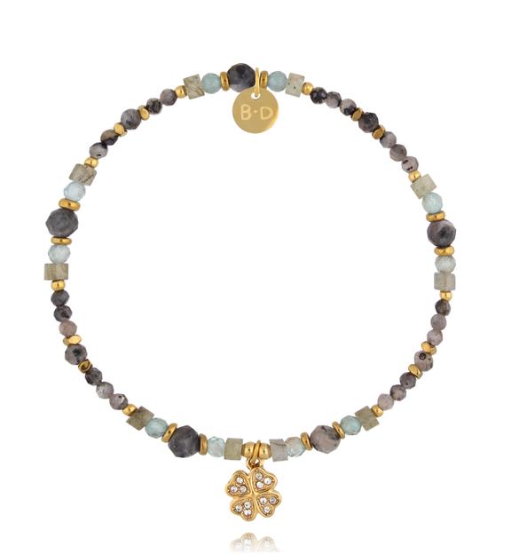 Bransoletka z naturalnych kamieni z zawieszką koniczynki BTW3557