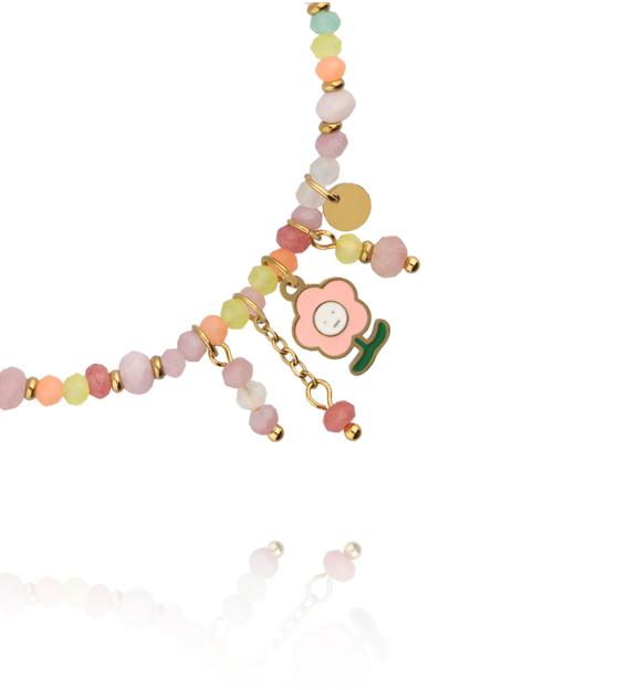 Bransoletka z pastelowych kamieni z zawieszką kwiatka BTW3570