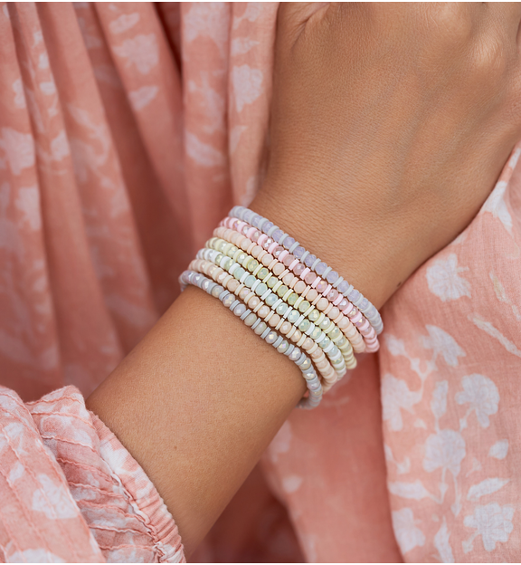 Bransoletka z brzoskwiniowymi kryształkami Roche BTW2036