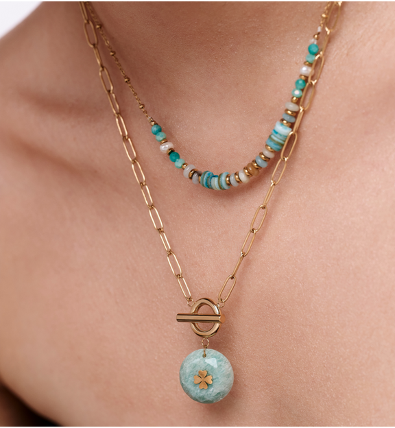 Zestaw złotych naszyjników z turkusowo-błękitnymi kamieniami i zawieszką z koniczyną ZN0116