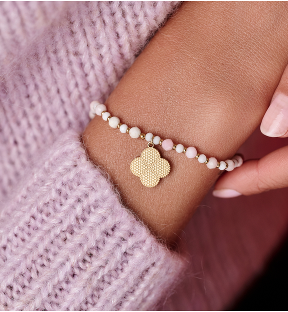 Bransoletka różowa z koniczynką BTW3672