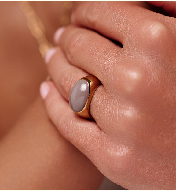 Pierścionek sygnet z emalią taupe PSA1164