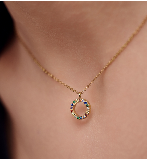 Naszyjnik z okrągłą zawieszką wysadzaną kolorowymi cyrkoniami NSA0021