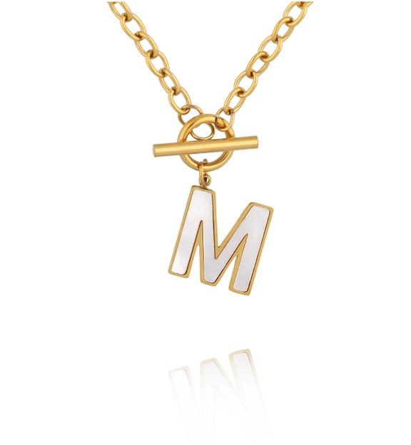 Naszyjnik z literą M i zapięciem toggle NSY0864