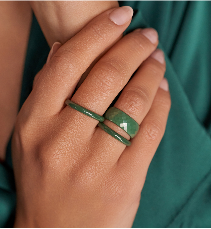 Obrączka z ceramiki zielona fasetowana Feminine PFE0059
