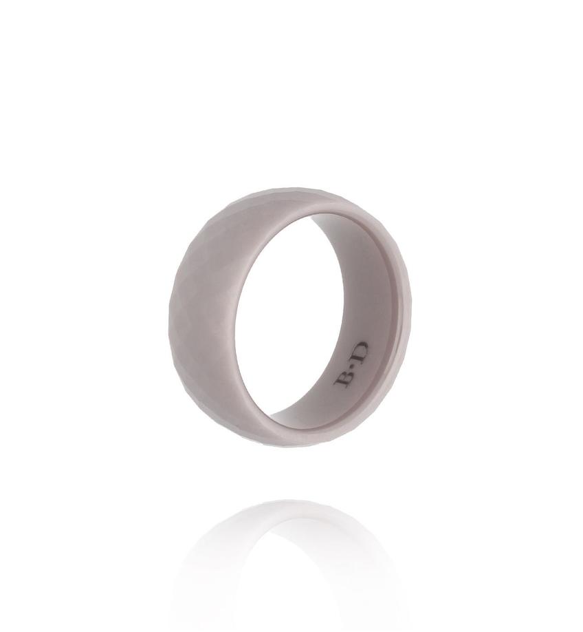 Obrączka z ceramiki cappuccino szeroka fasetowana PFE0119